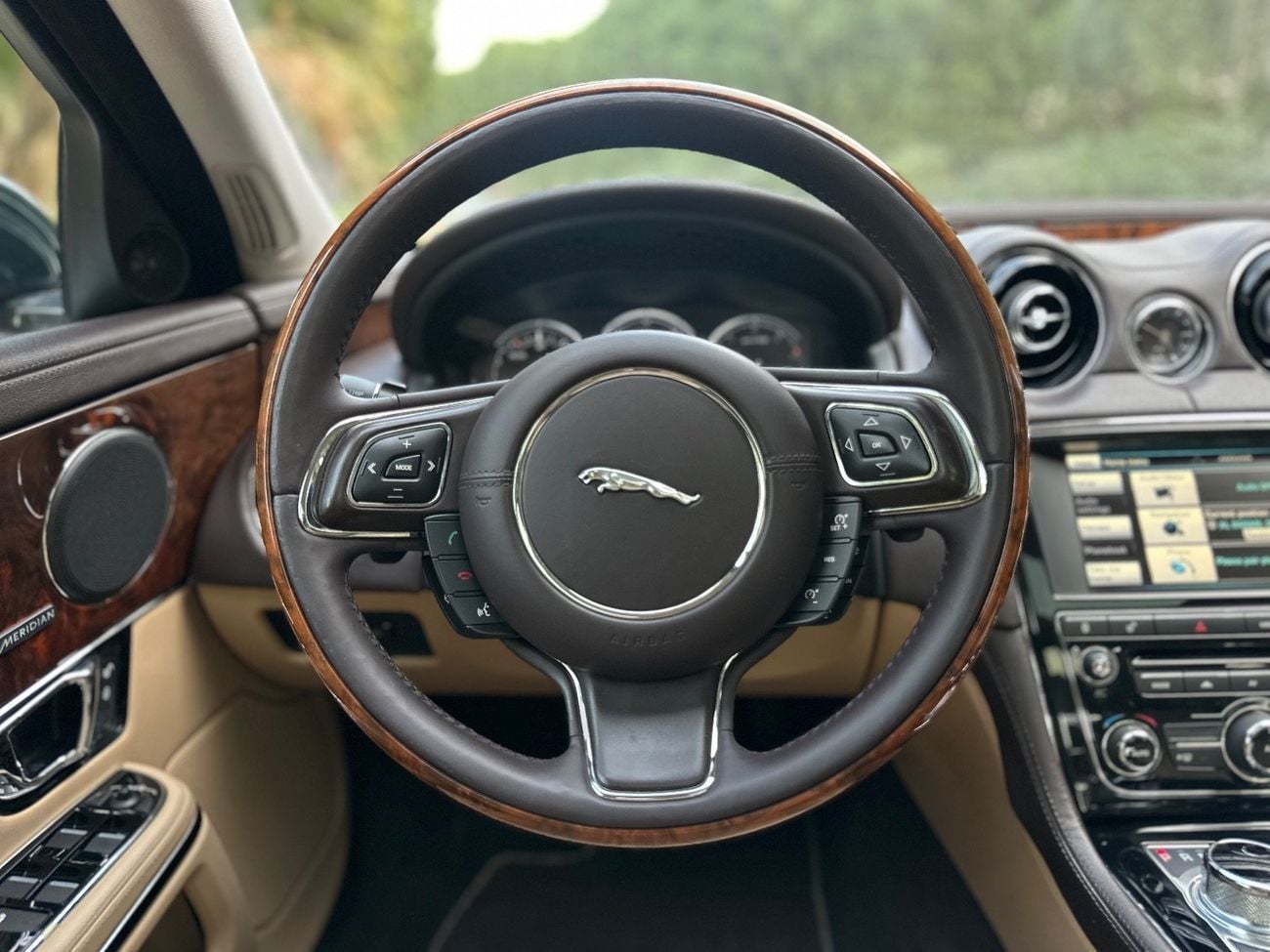 جاكوار XJL 3.0L V6 340 HP | 2014 | GCC Specs | Long Wheelbase Luxury Sedan | 125000 KM | Excellent Condition