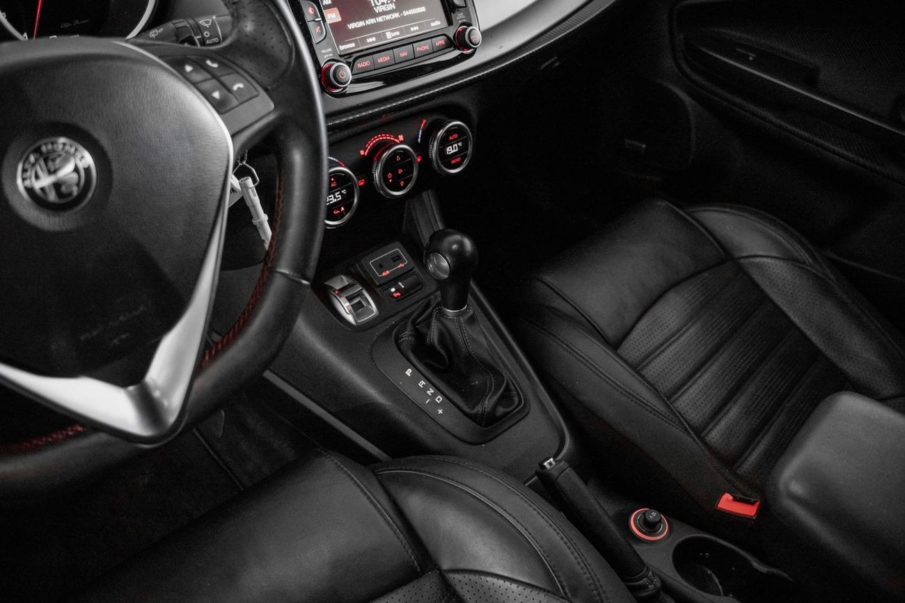 ألفا روميو جوليتا Veloce / 5 Year Alfa Romeo Warranty & Service Pack 120k kms