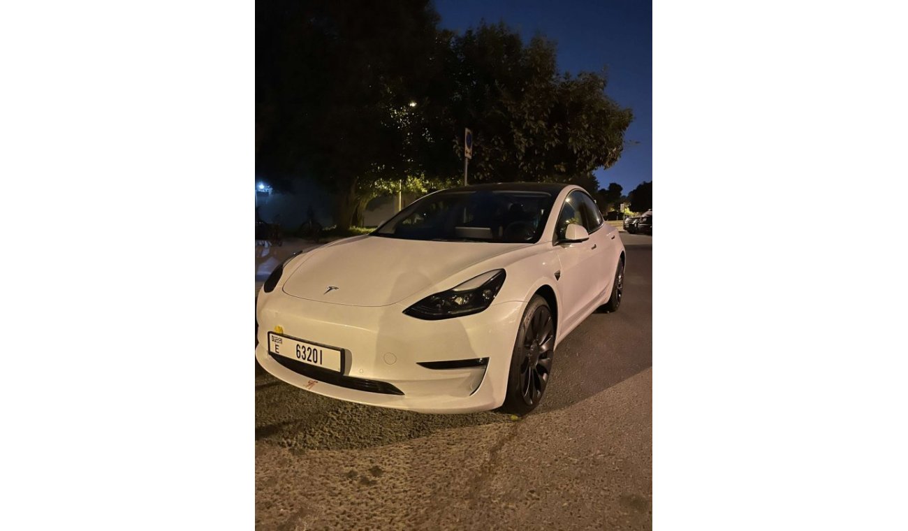 تسلا موديل 3 Performance