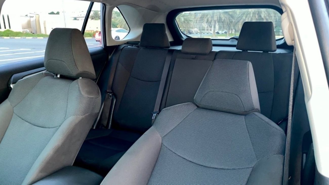 Toyota RAV4 LE 4x4, 2.5L, V4