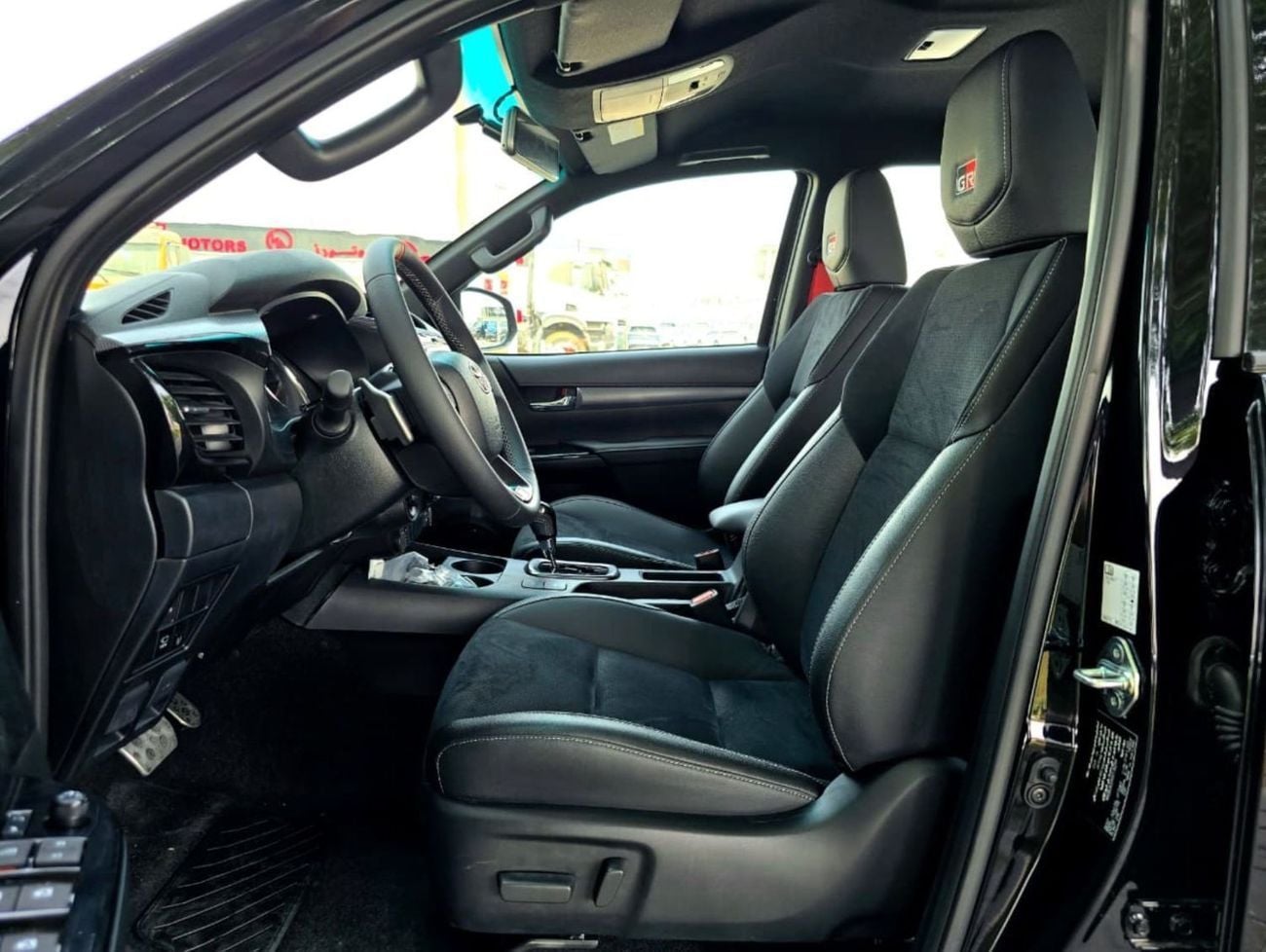 تويوتا هيلوكس GR SPORT 4.0L GR-S | 4 Door | Double Cabin | Automatic | Petrol | V6