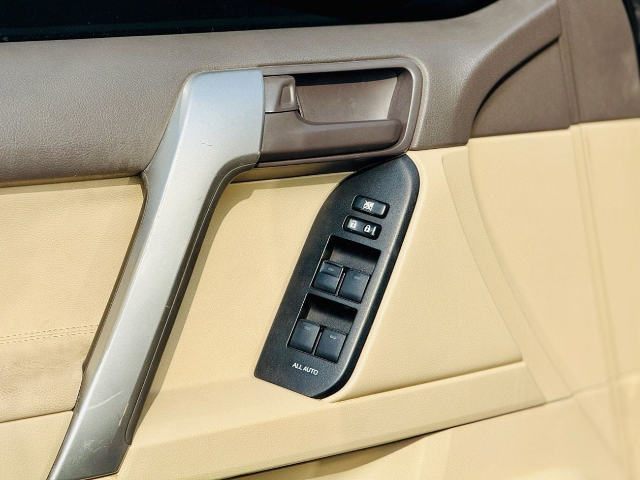 Toyota Prado VXR Toyota Prado Fuel Petrol cylinder 4 black colour outside and beige inside