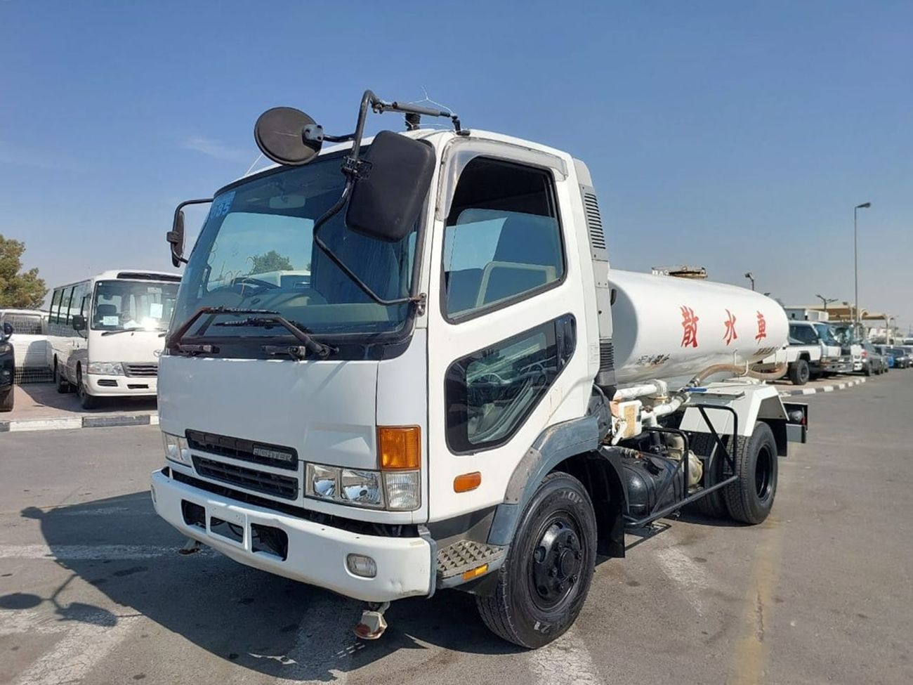 ميتسوبيشي فايتر MITSUBISHI FIGHTER WATER TANKER TRUCK RHD 2001 MODEL 8.2 L DIESEL MANUAL(PM50931)