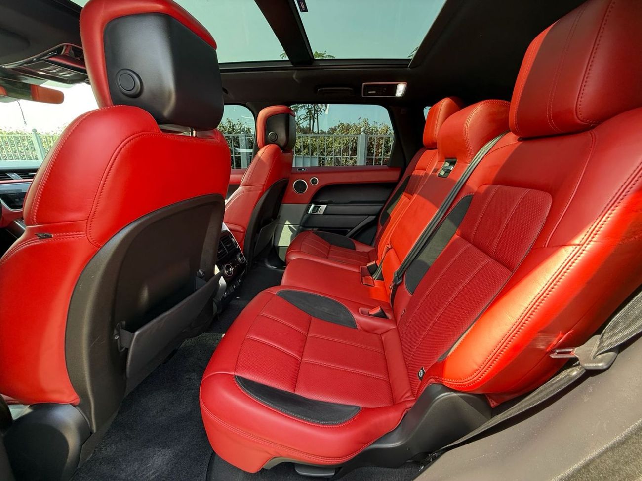 Land Rover Range Rover Sport HSE Dynamic 3.0L RANGE ROVER HSE DYNAMIC 2018 GCC V6 SUPERCHARGED SERVICE HISTORY FULL OPTIONS