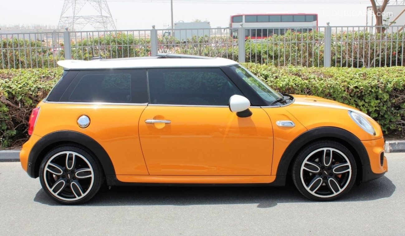 Mini John Cooper Works 2015/ MINI COOPER /S/ JOHN WORKS/2.0/ GCC/100% ORIGINAL PAINT/1 YEAR WARRANTY