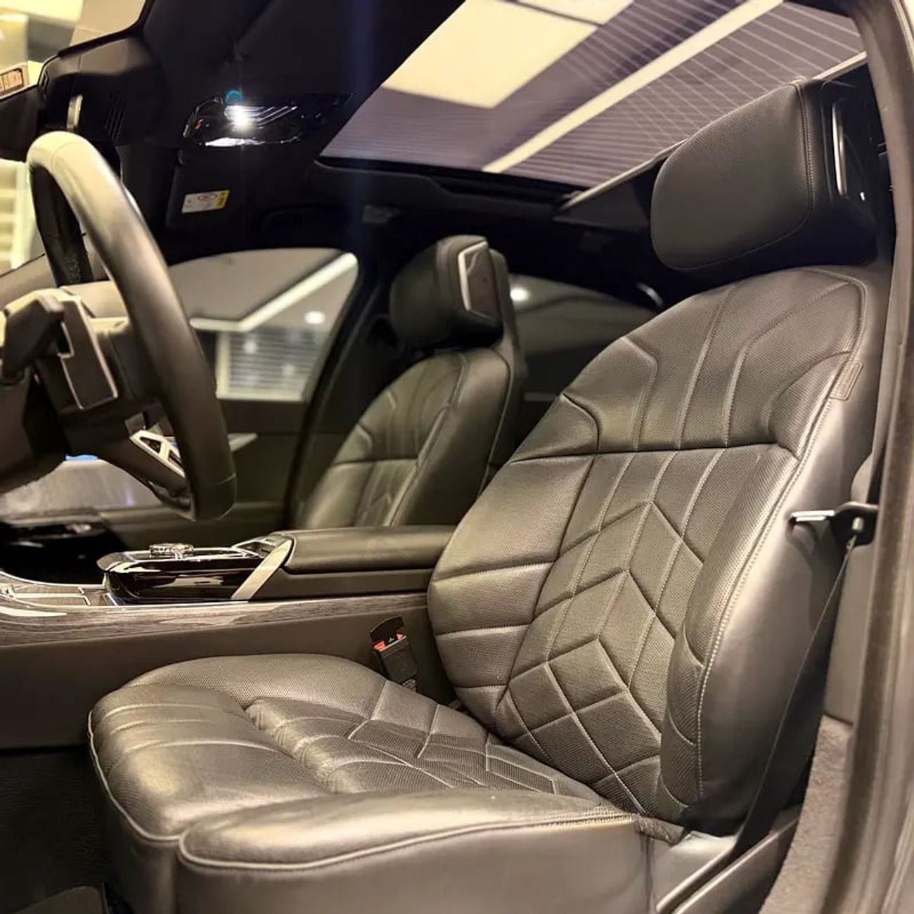 BMW 740i 740i M Sport GCC Specs - Like New!