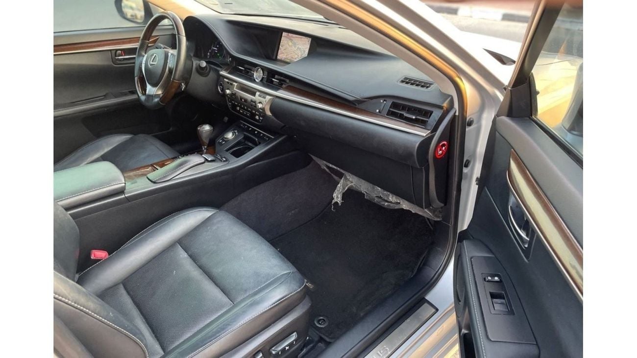 لكزس ES 300 2013 Lexus ES300H Hybrid 2.5L V4 - Japanese Specs Full Option - Without Accident