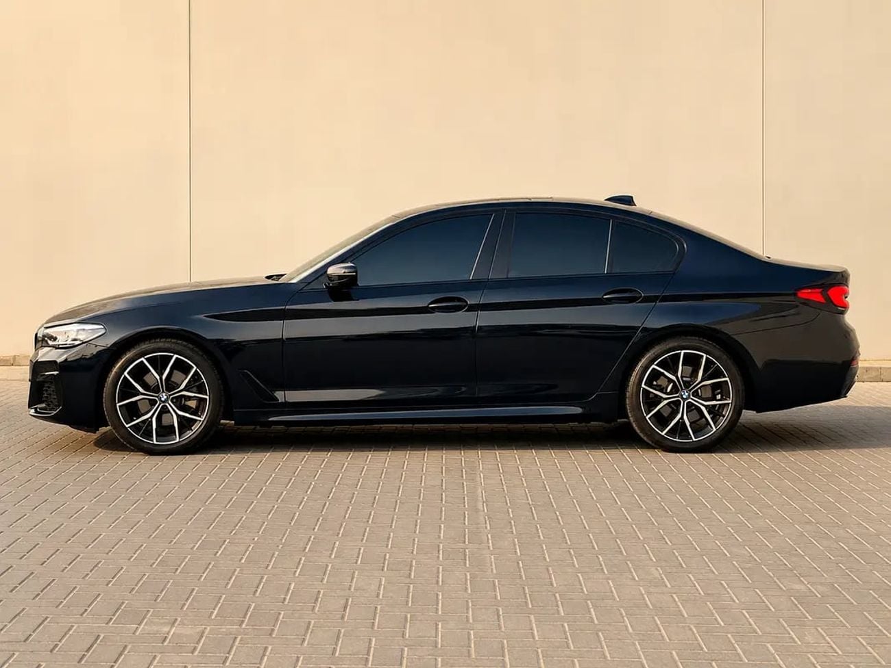 بي أم دبليو 530i M SPORT