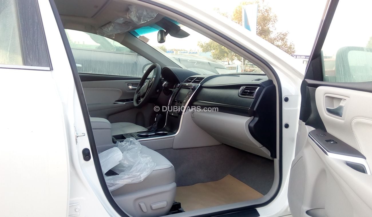 تويوتا كامري XLE HYBRID