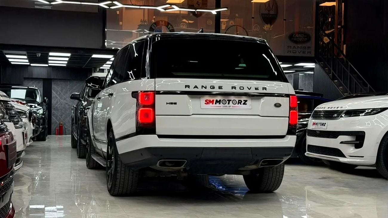 لاند روفر رينج روفر LWB HSE P360 3.0L VOGUE GCC SPECS FULLY ORIGINAL PAINT AND FULL SERVICE HISTORY AGENCY