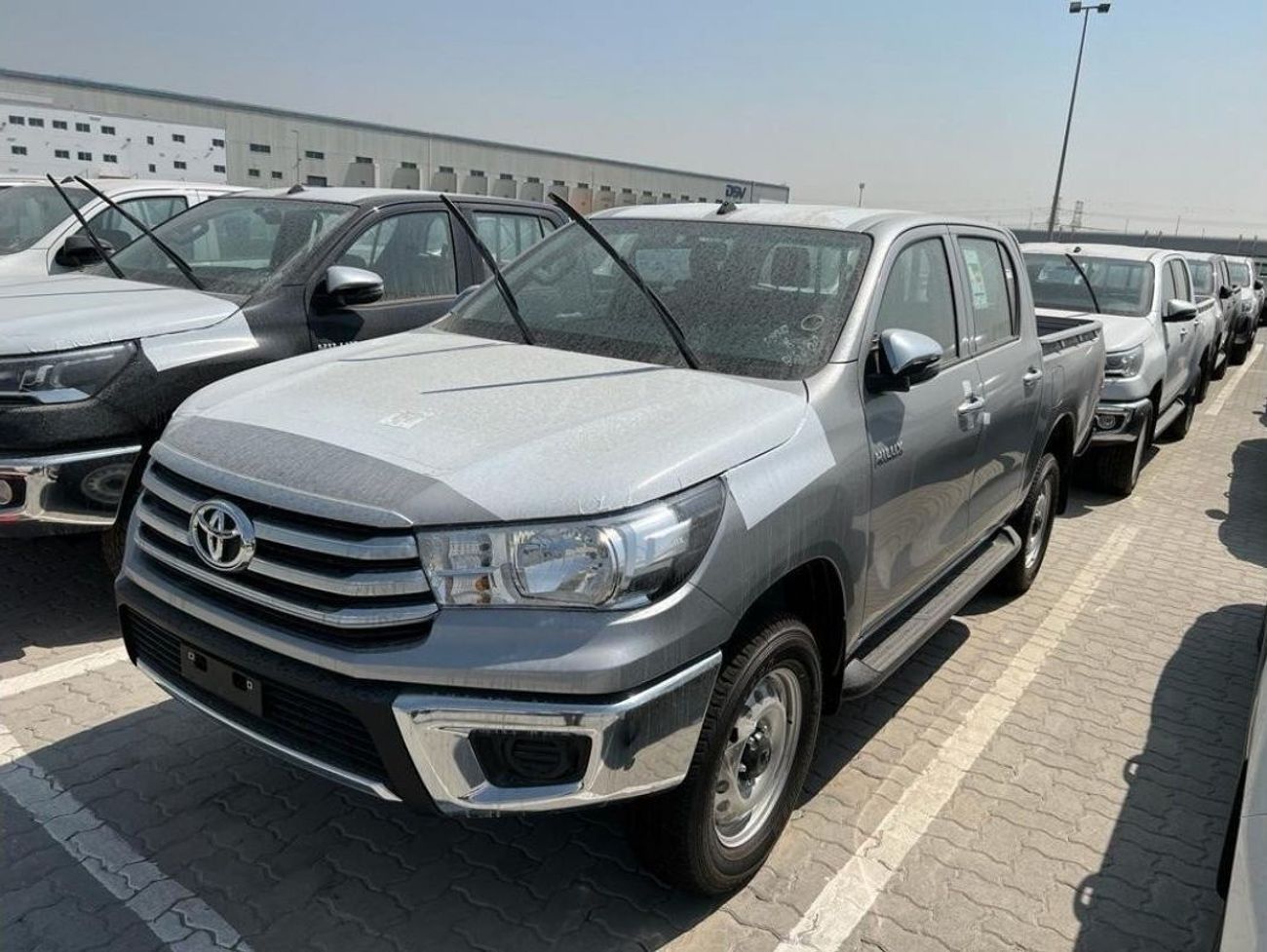 تويوتا هيلوكس HILUX STANDARD BASIC OPTION 2.7L PETROL  FOR EXPORT ONLY