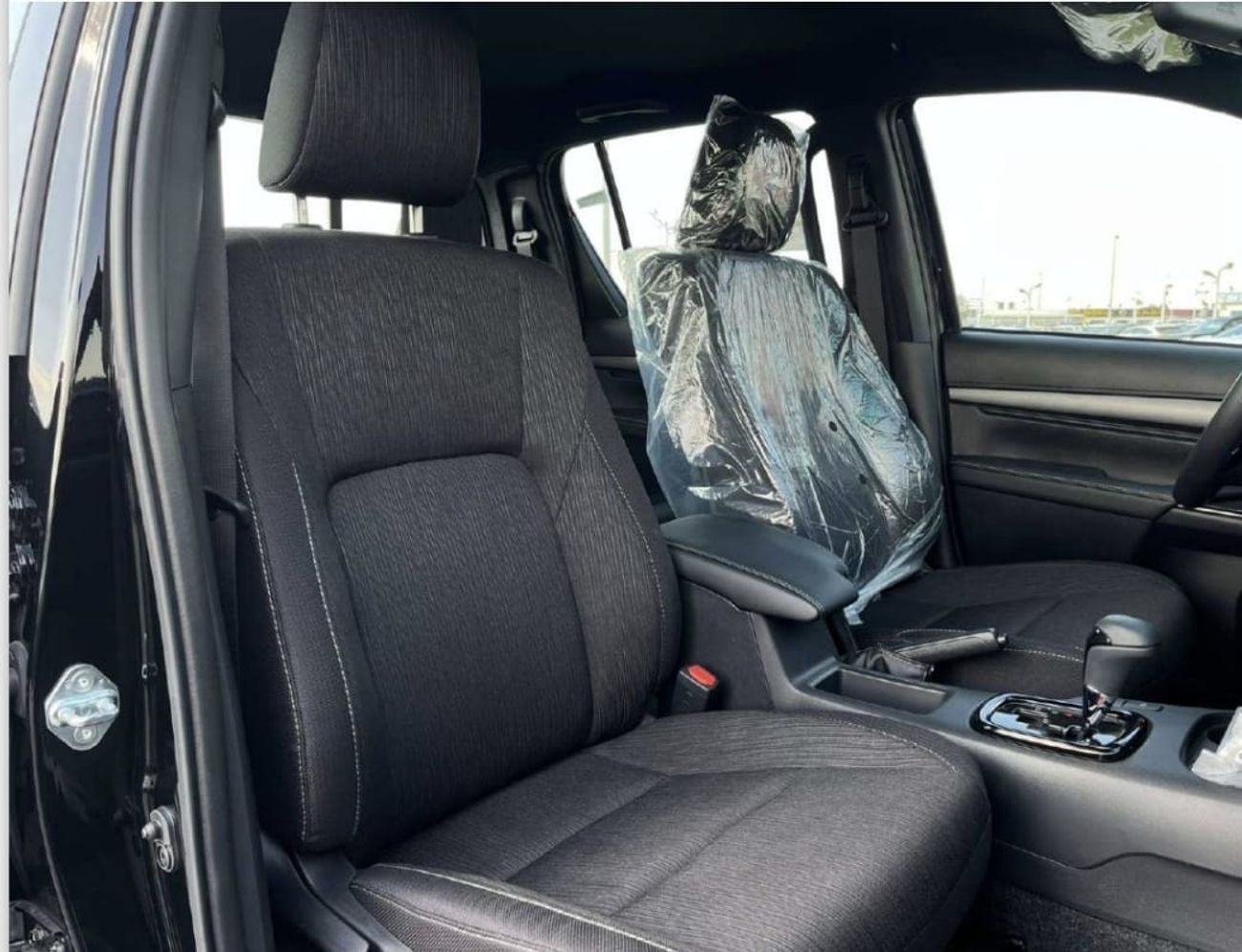 تويوتا هيلوكس Toyota pickup Hilux, adventure.4.0L petrol engine LHD,2025 model ,brand new ,Gcc specs,4x4 , automat