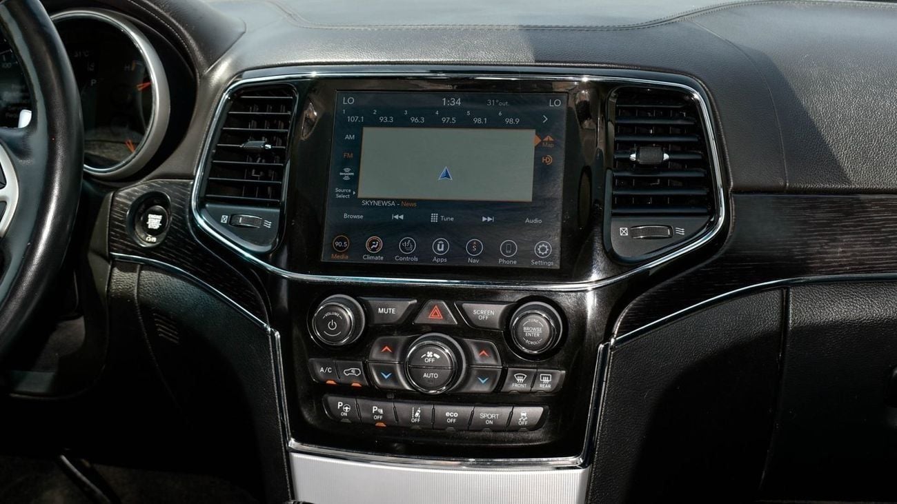 جيب جراند شيروكي 5.7 L V8