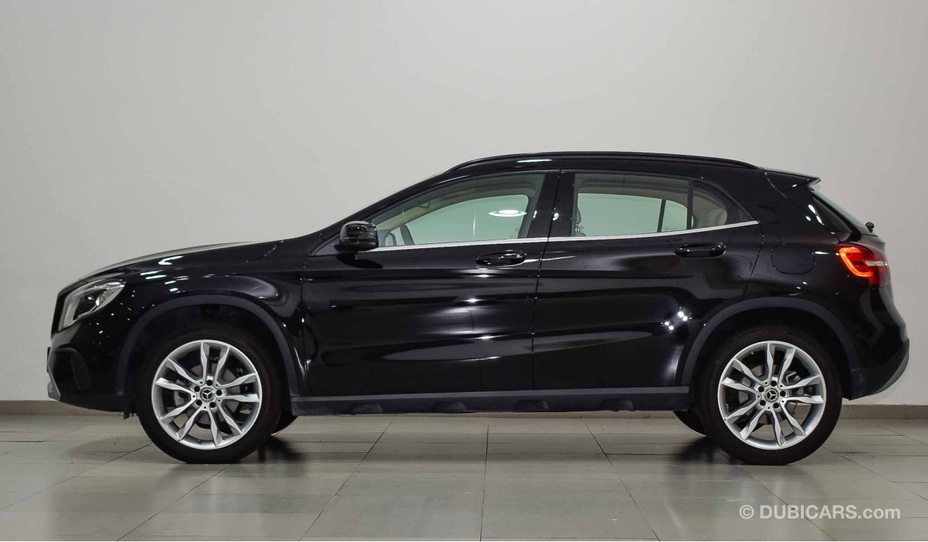 Mercedes-Benz GLA 200 low mileage 2020 model!