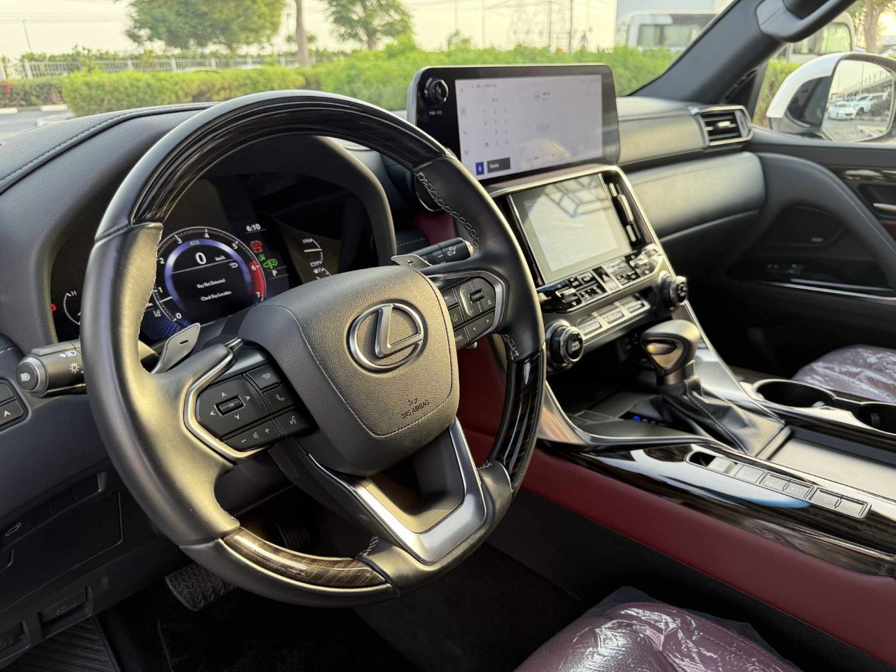 Lexus LX 600 Signature 3.5L ( CYL) GCC SPEC UNDER WARRANTY