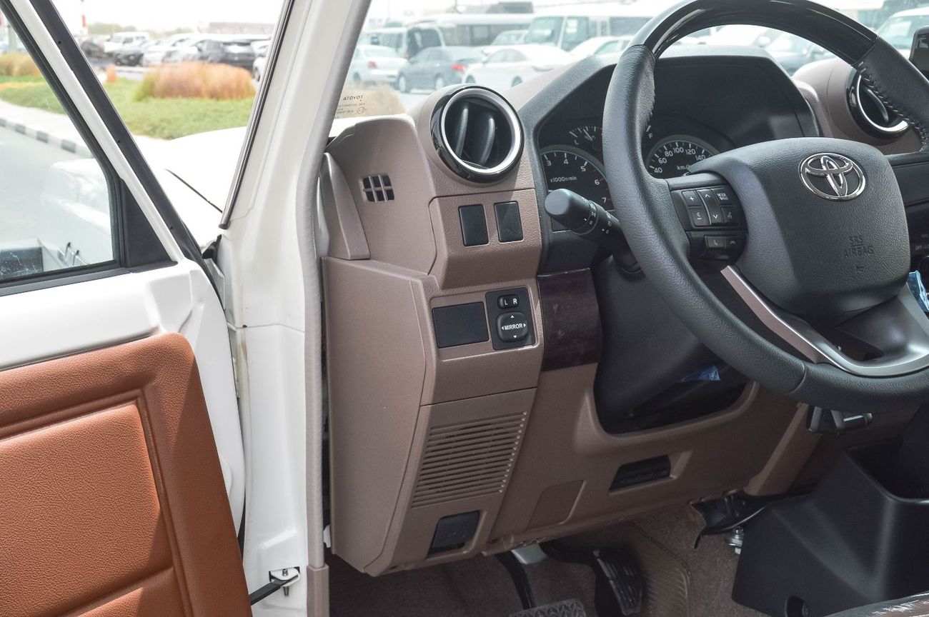 تويوتا لاند كروزر 70 TOYOTA LAND CRUISER 71 4.0L 4WD 3DOOR SUV 2025
