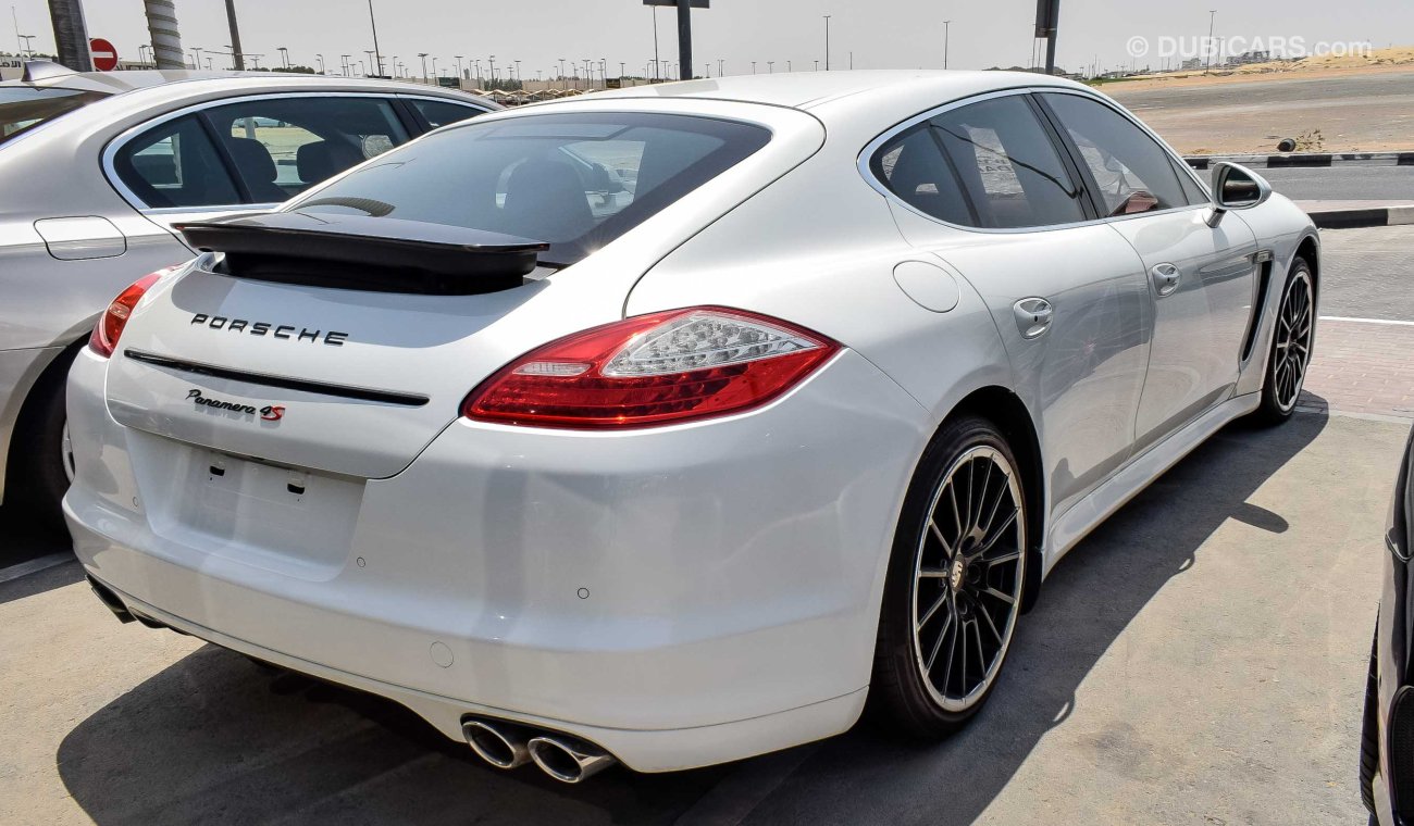 Porsche Panamera 4S