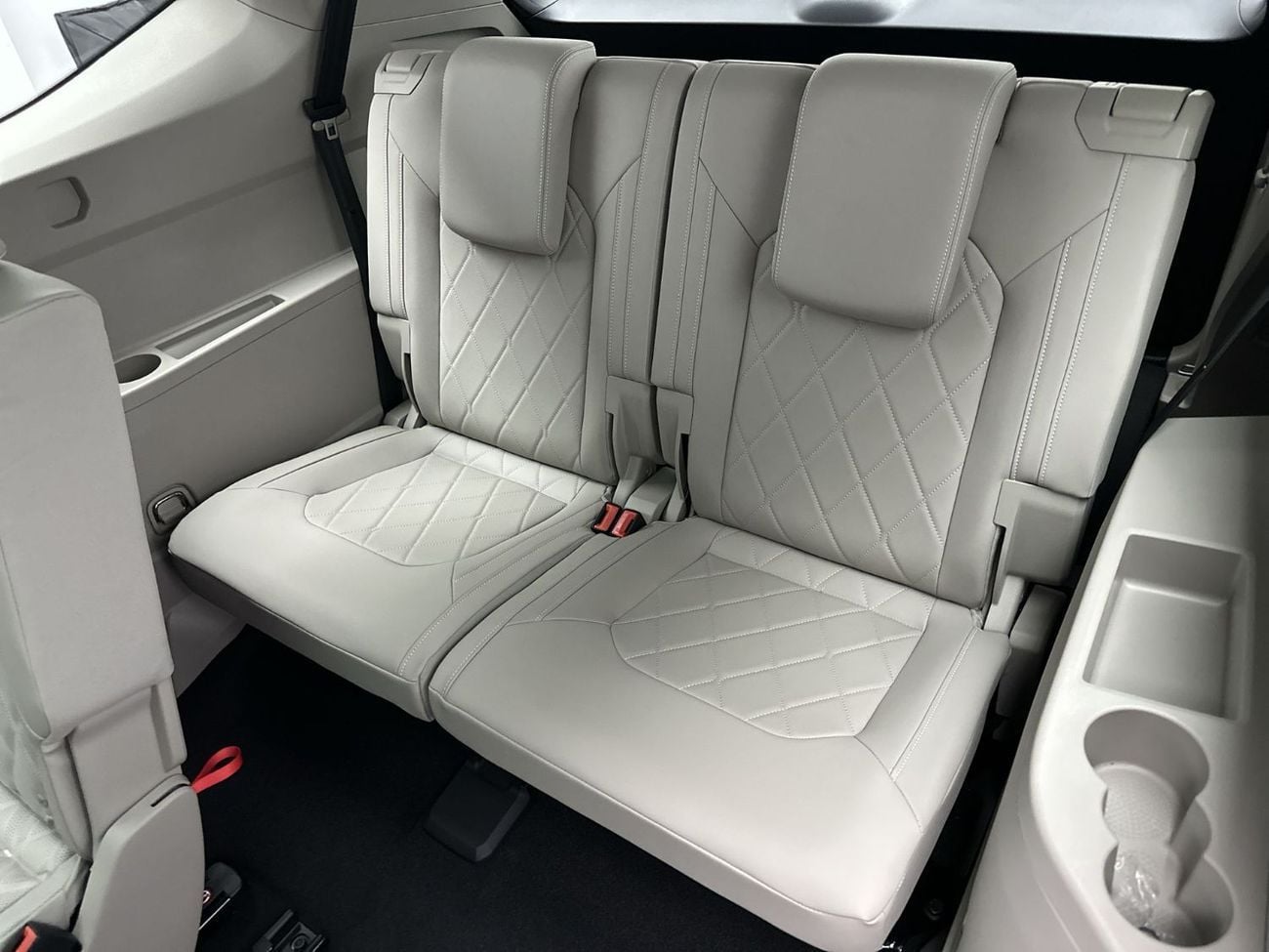 Volkswagen Teramont R-Line 3.6L R-Line 2.0L (Ref#38903) - 30,100 AED SAVINGS from New Car