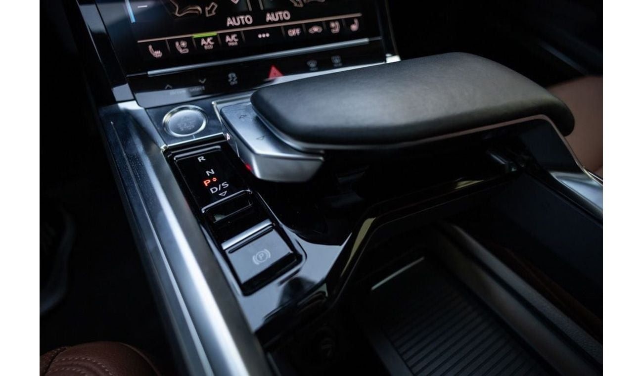 Audi etron 95 kWh Quattro Audi E-Tron 55Quattro S-line Sportback 2020 GCC under Agency Warranty with Flexible D