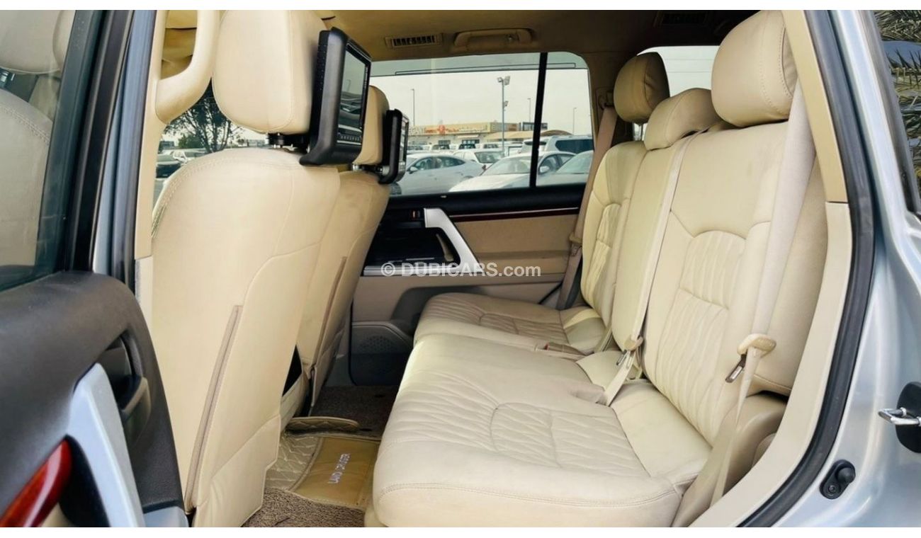 تويوتا لاند كروزر Sahara 2009 Face-Lift 2021 [LHD] 4.7CC Petrol AT Sunroof Rear TV Back Camera 4WD