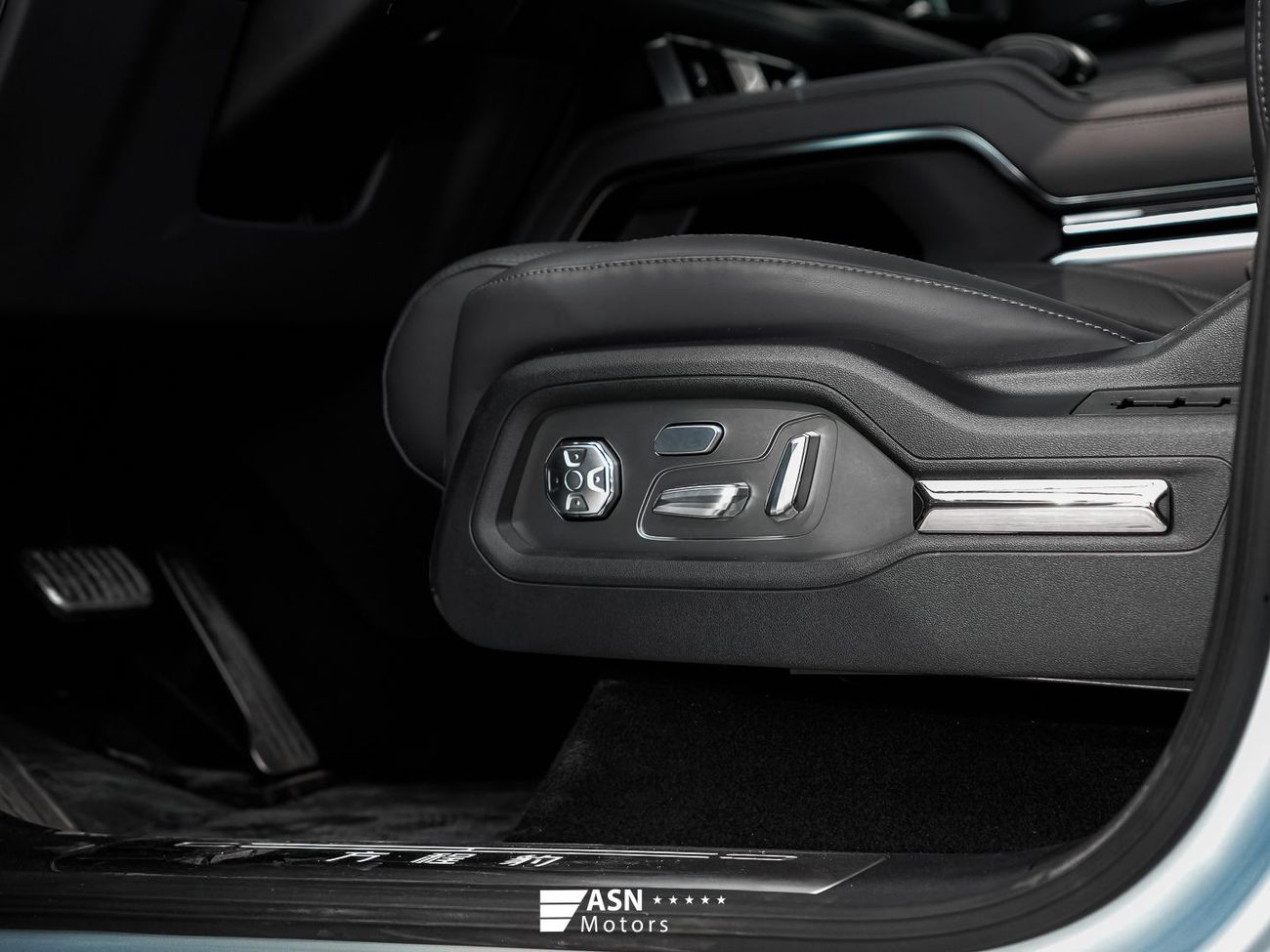 بي واي دي ليوبارد 8 Zhiyong Flagship Edition (7 Seats) 2025