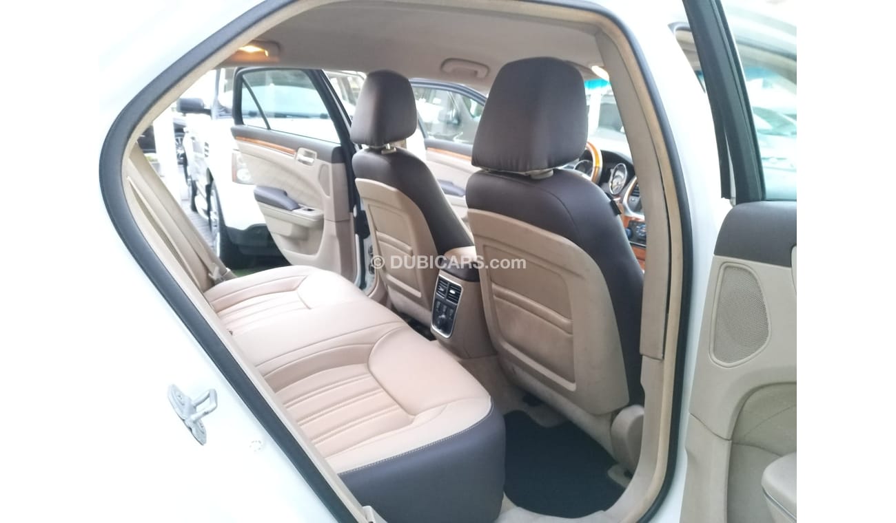 كرايسلر 300 موديل 2014  محول 2021رادار بصمة  وارد مثبت سرعة تحكم رنجات حساسات جناح خلفى بحالة ممتازة