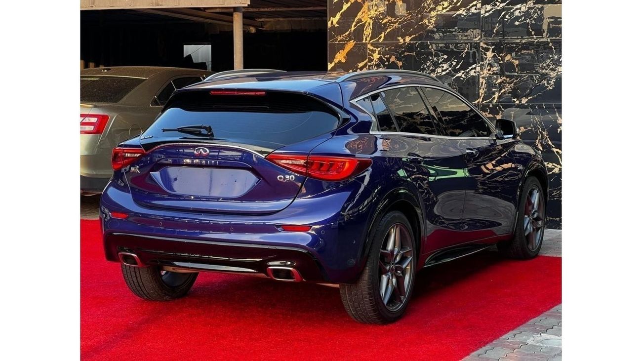Infiniti Q30 Premium