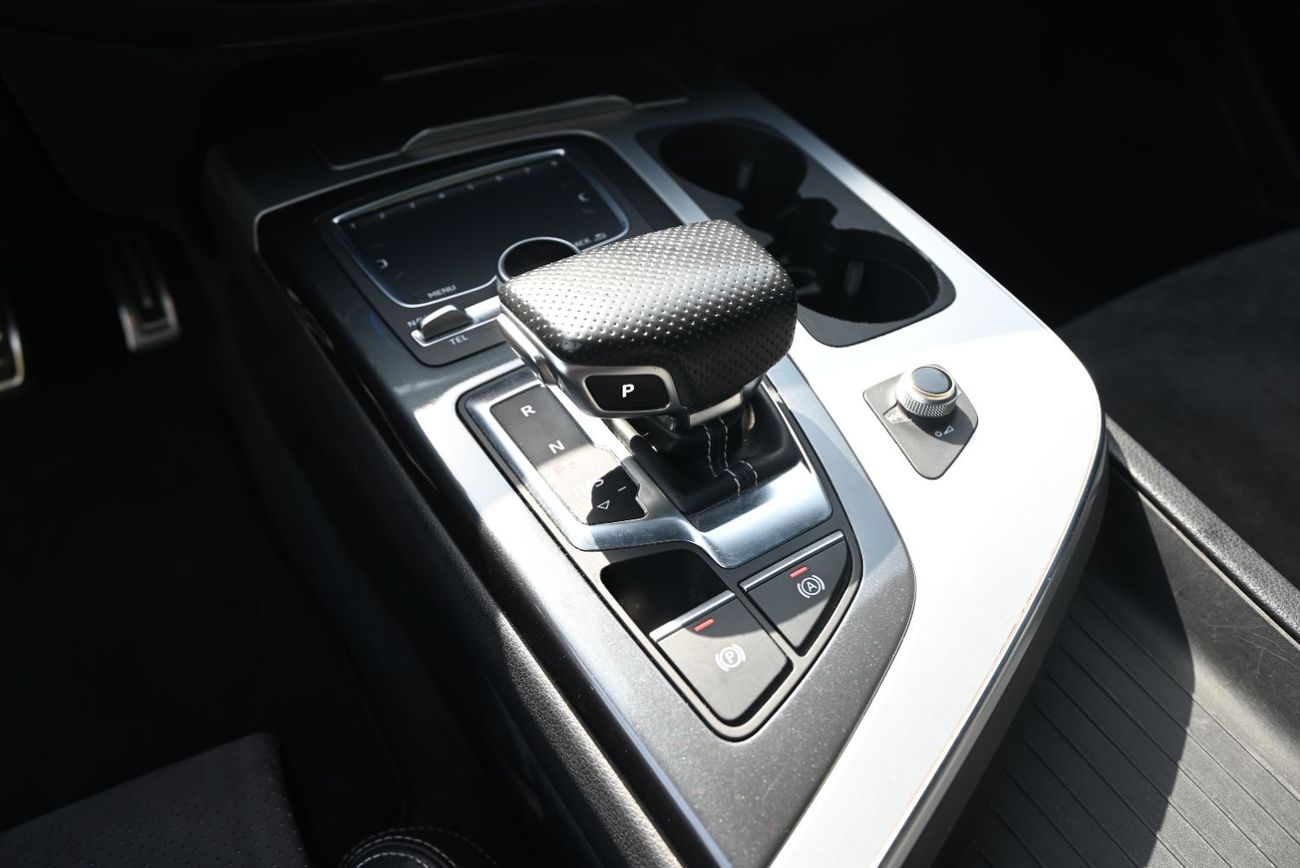 أودي Q7 45 TFSI quattro S-Line 3.0L