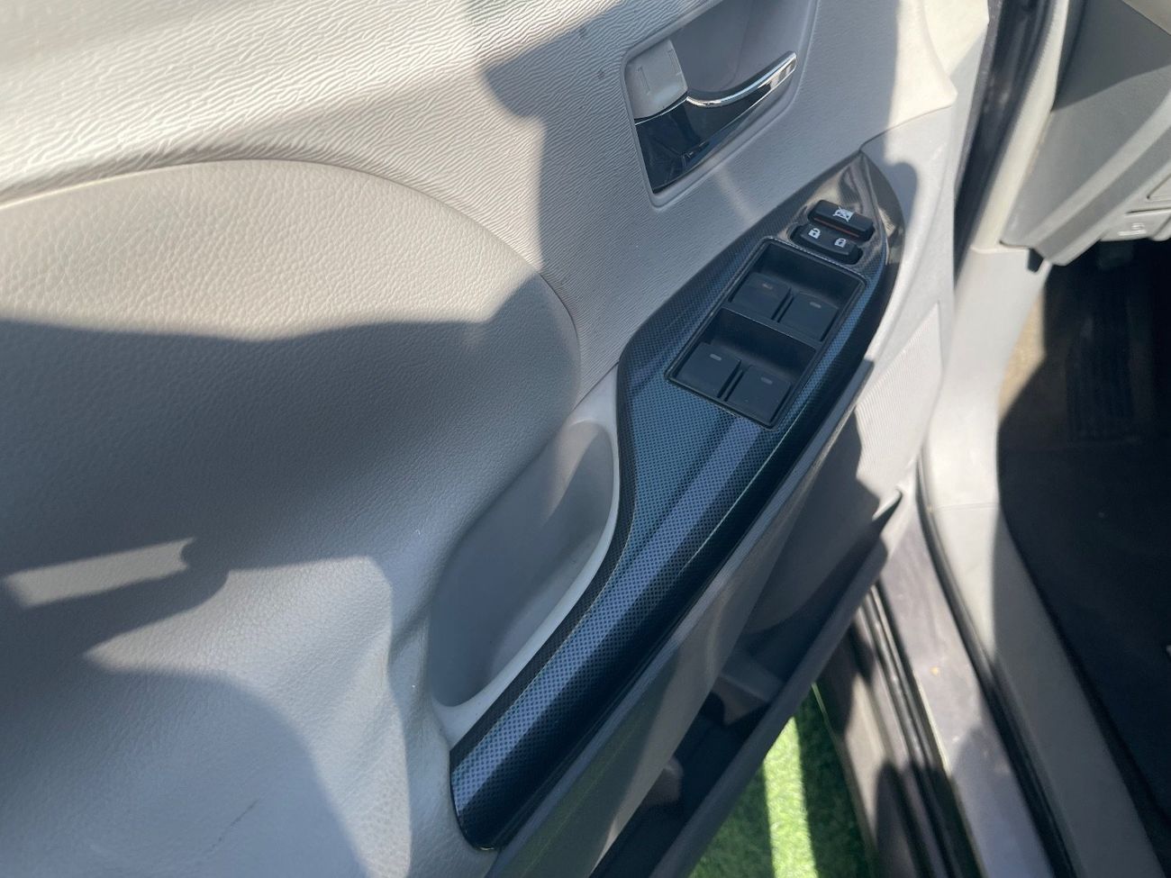 تويوتا سيينا اس اي فتحة