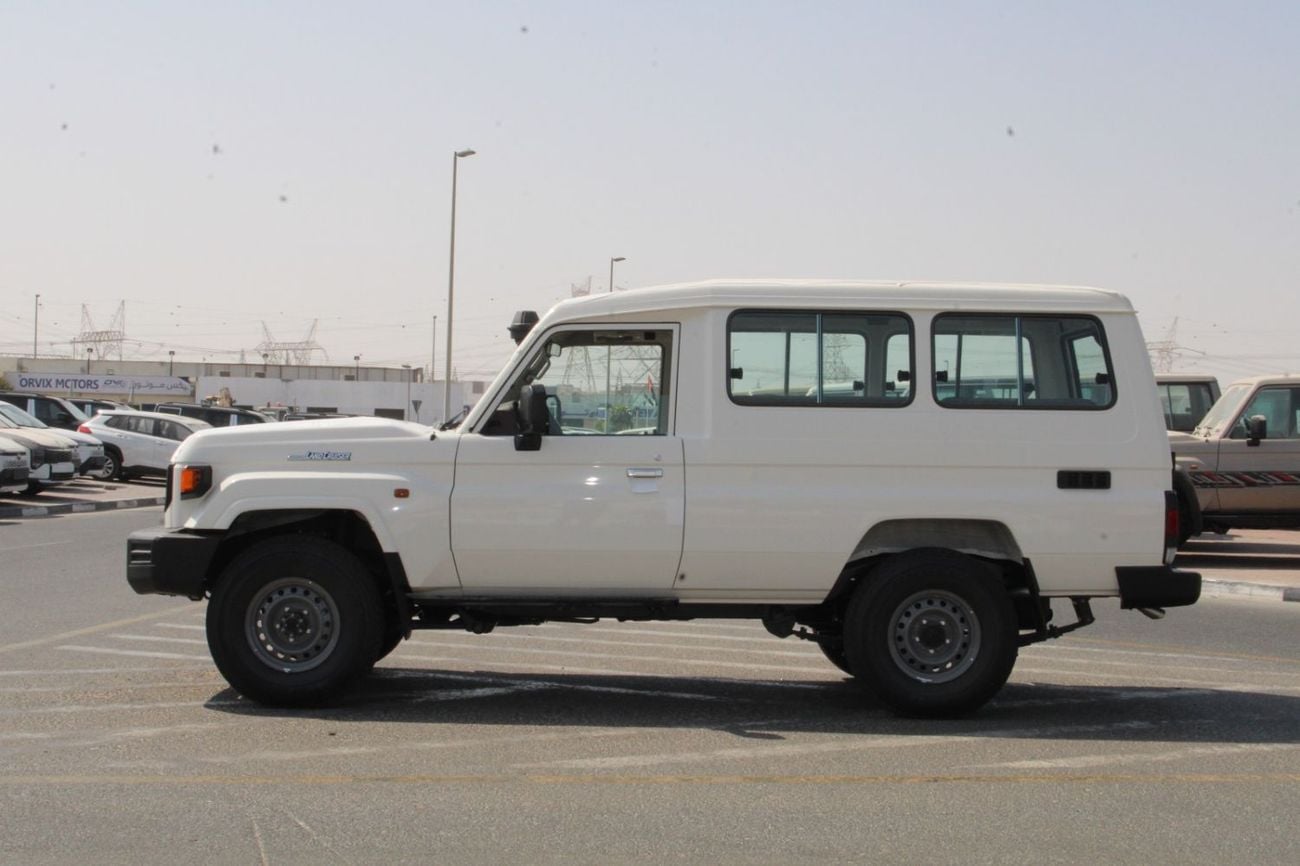تويوتا لاند كروزر بيك أب 70