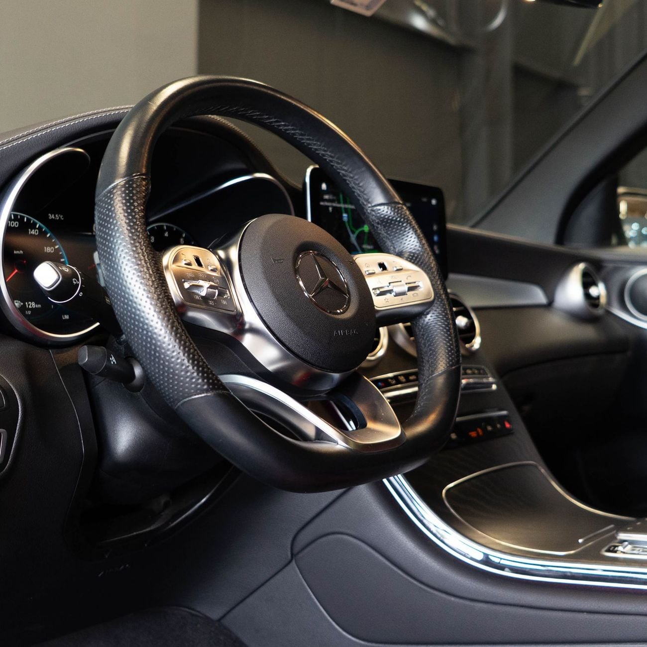 مرسيدس بنز GLC 200 AED 3,161 P.M • 0% Downpayment • Mercedes-Benz GLC 200 Premium • Agency Warranty And Service Package