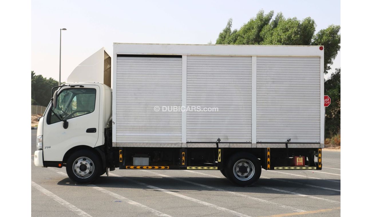 هينو 300 2020 | 300 SHUTTER WATER BODY 3.5 TON WITH GCC SPECS AND EXCELLENT CONDITION