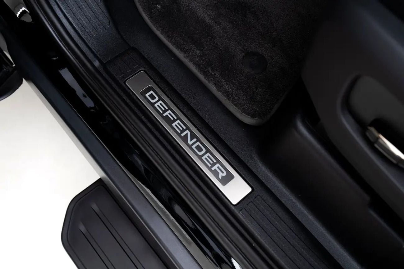 Land Rover Defender P635 OCTA BLACK EDITION | GCC DEALER WARRANTY & SERVICES
