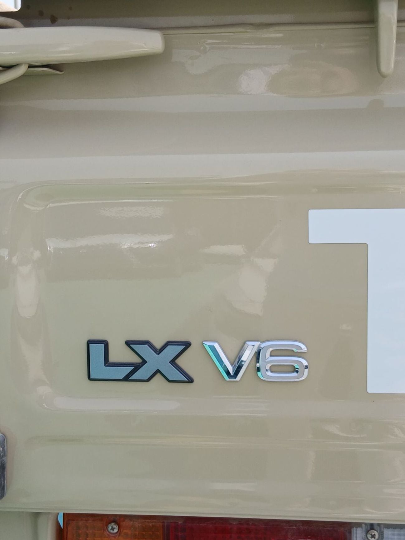 تويوتا لاند كروزر بيك آب 2.8L DIESEL SINGLE CAB, 4WD, AUTOMATIC, FULL OPTION, 2024