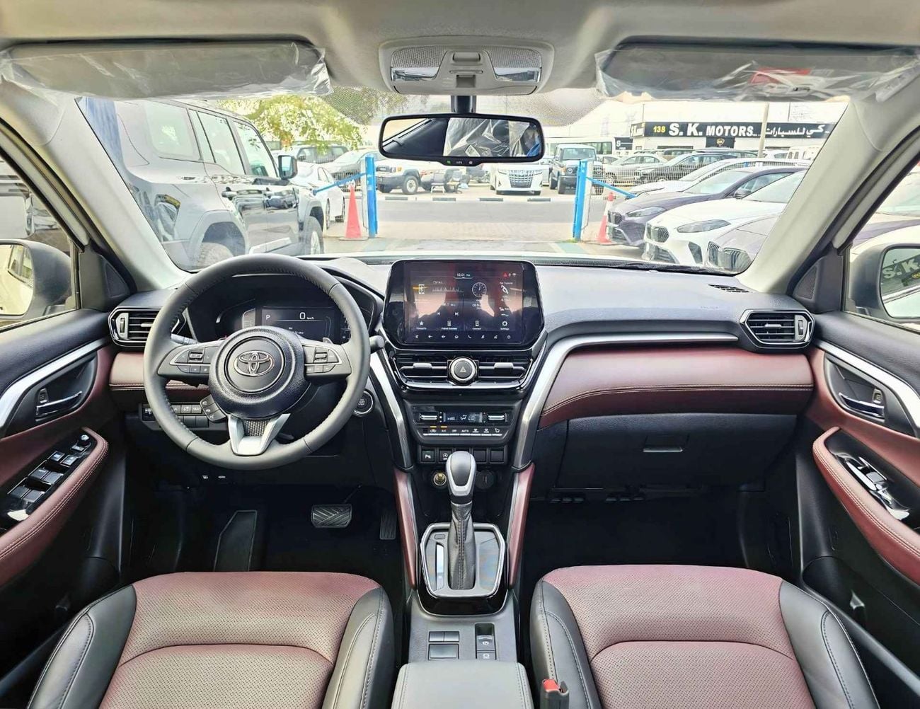 تويوتا أوربان كروزر GLX NEODRIVE DUAL TONE / 1.5L PETROL V4 / PANORAMIC ROOF / HEADS UP DISPALY / 360*CAMERA (CODE # UB1