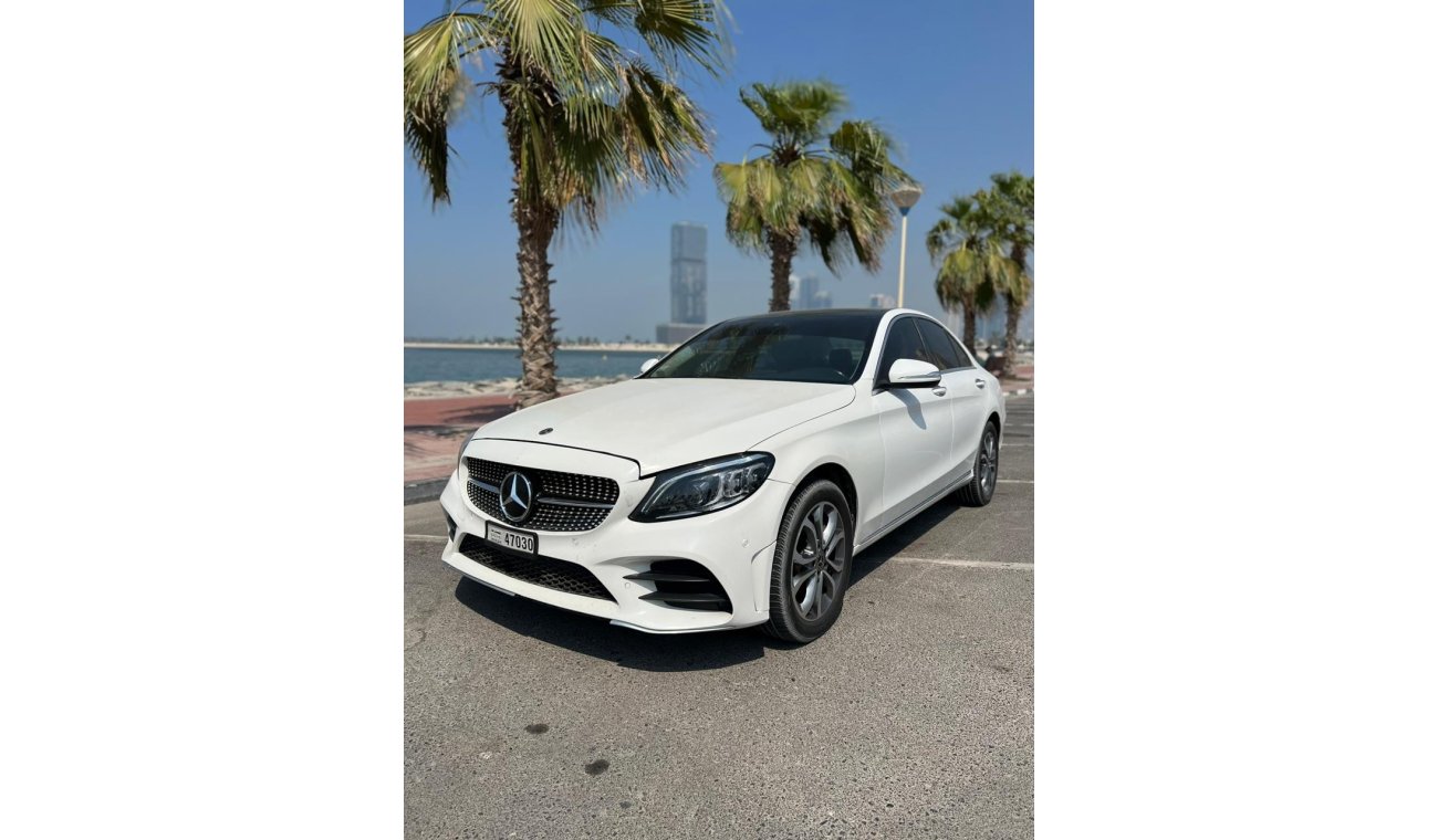 مرسيدس بنز C 300 لاكجري