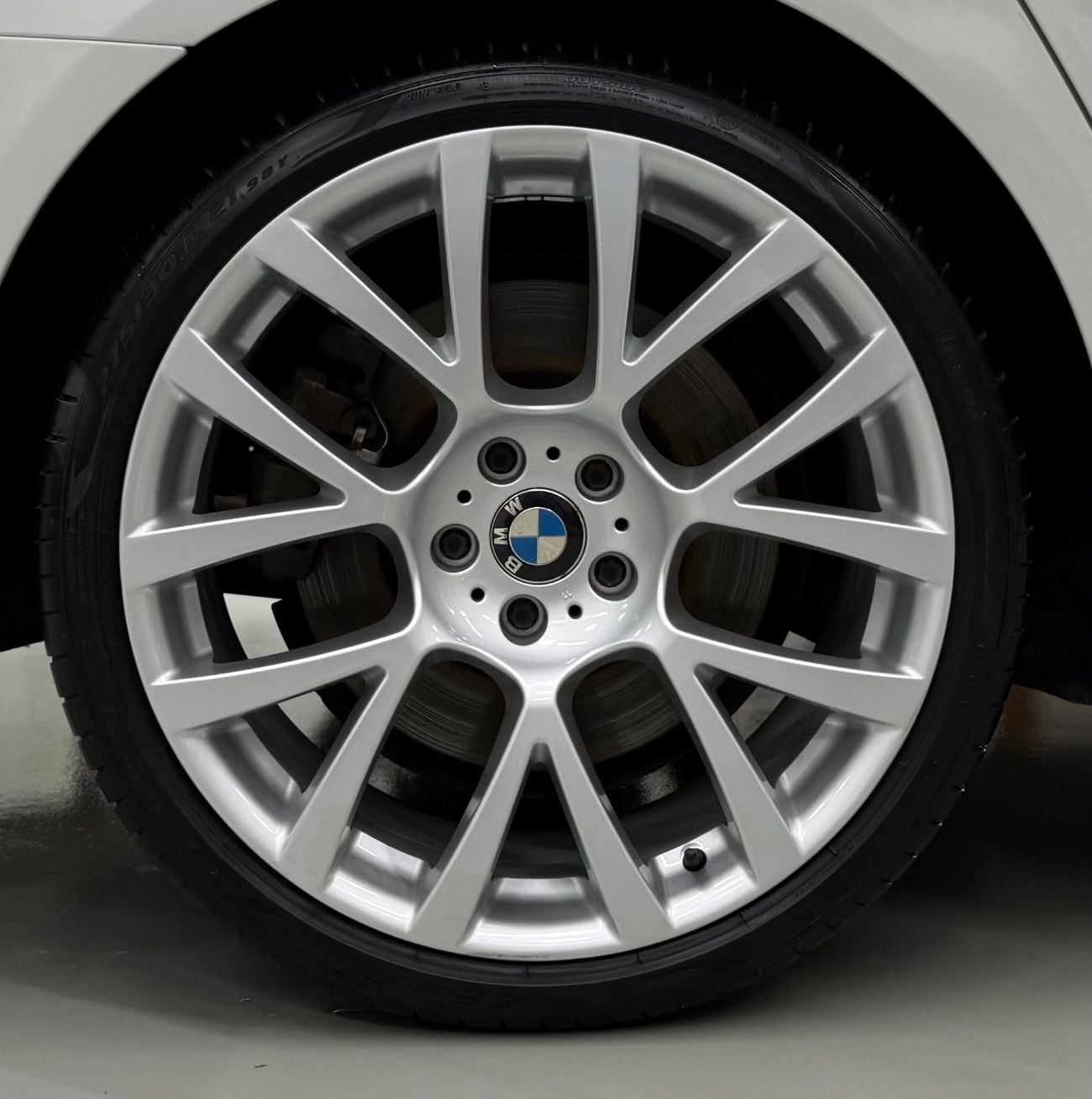 BMW 750Li Luxury 4.4L (443 HP)