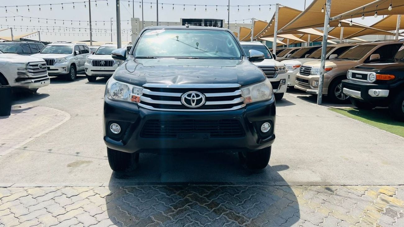 تويوتا هيلوكس GLX LHD 2.4L 4 Cyl diesel engine Automatic Gear 4WD Utility Pickup Truck 5 Seats 4 Doors