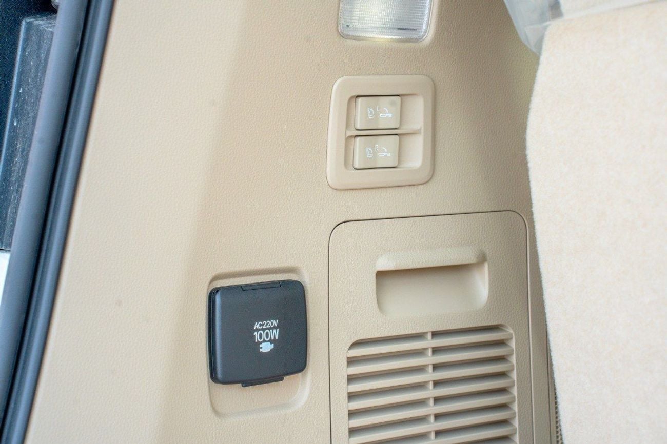 تويوتا لاند كروزر Lc300 VX 4 0L petrol engine 2025 LHD white  with beige interior