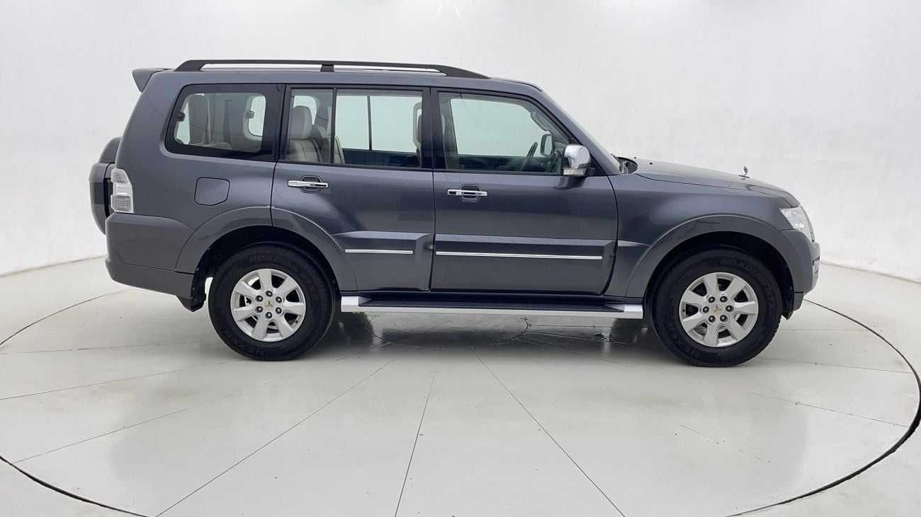 ميتسوبيشي باجيرو 2022 GLS MIDLINE | AED 1100/Month | 0 DP | 30 Day Return | Warranty | Service History