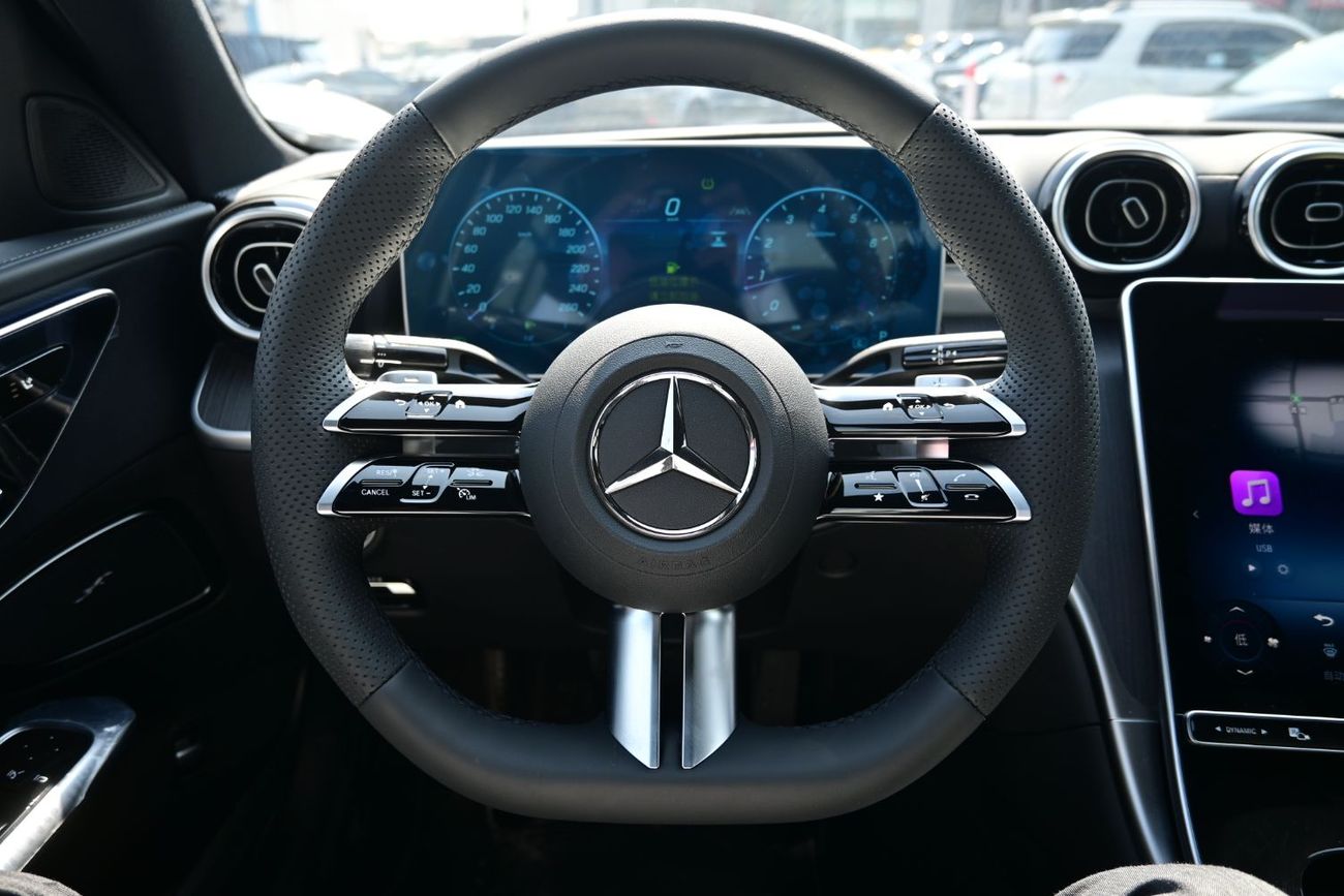 Mercedes-Benz C 200 L Mercedes-Benz C200L Full 1.5L, Petrol AT, Model 2025 Color White