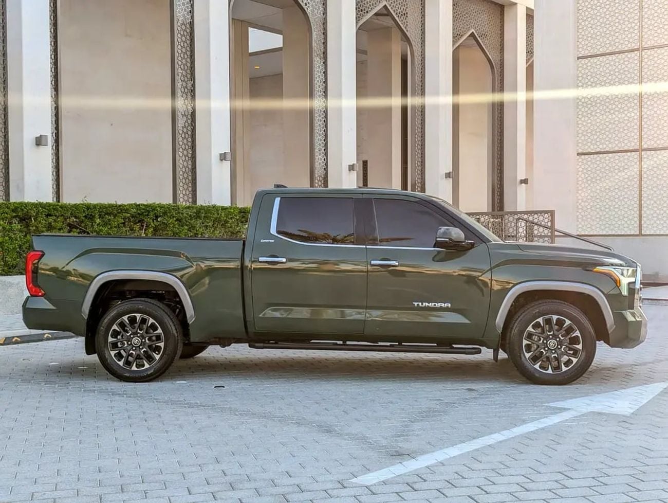 تويوتا تاندرا CREWMAX LIMITED EDITION 4X4 PANORAMIC ROOF IN EXCELLENT CONDITION