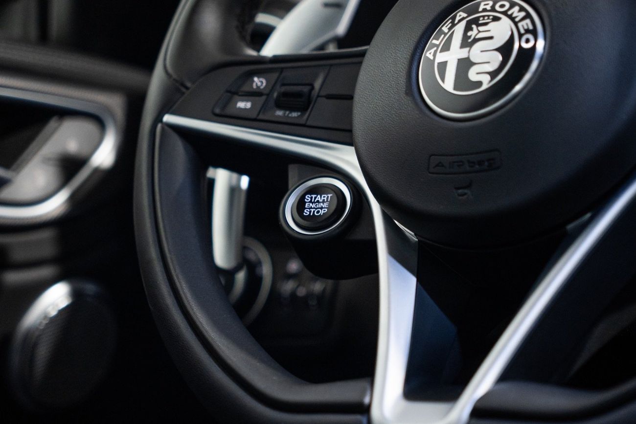 Alfa Romeo Giulia Veloce 2.0L AWD 2020 Alfa Romeo Giulia Veloce | Full Alfa Romeo Service History