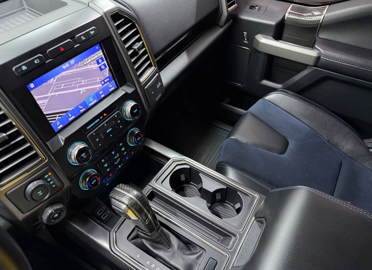 فورد إف-150 رابتور GCC .. FSH .. Warranty .. Original paint .. V6 .. Top Range