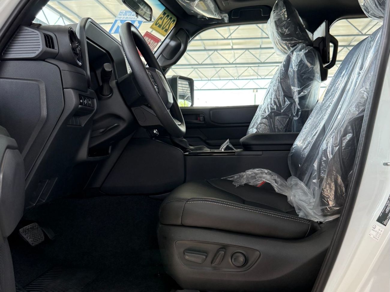 Toyota Prado 2.8 DIESEL 20 INCH ALLOY RIMS **التصدير فقط خارج الخليج**EXPORT ONLY**