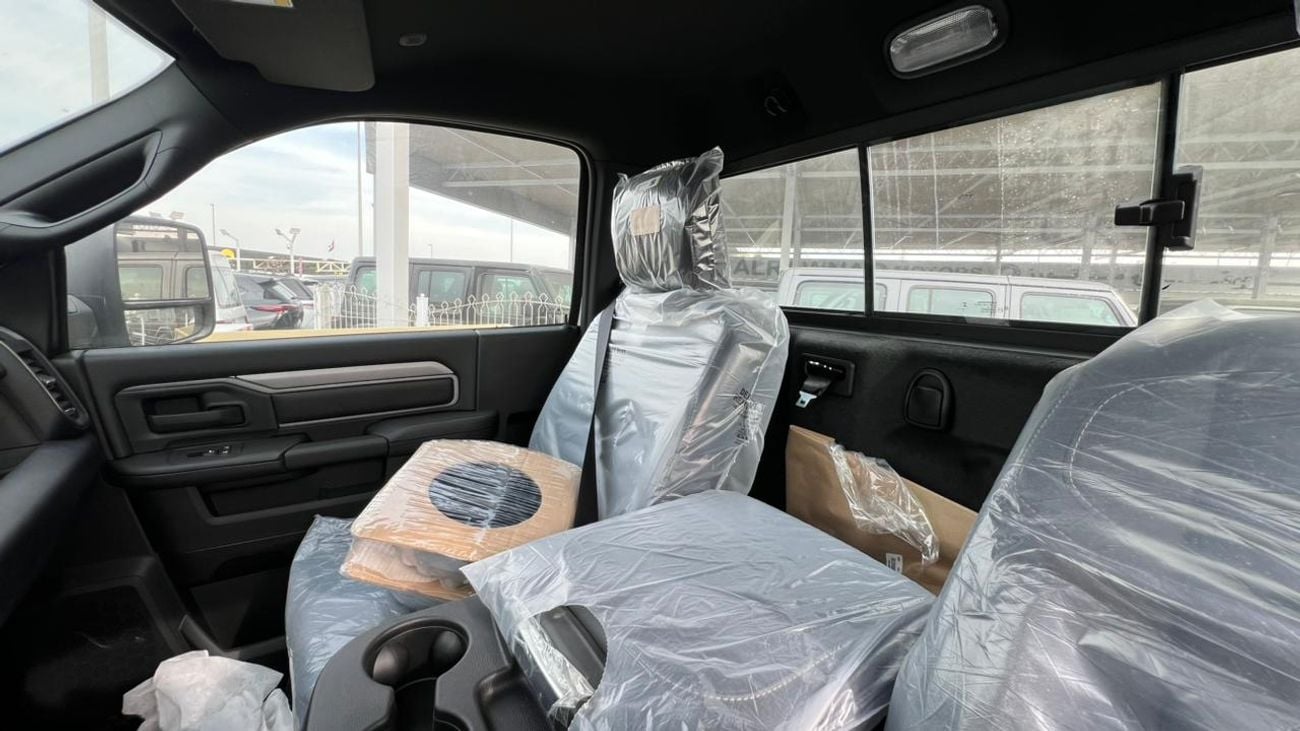 RAM 5500 EXPORT ONLY - Ram 5500 Regular Chassis Cab 4x4 6.7L Cummins Diesel 8-Speed AT