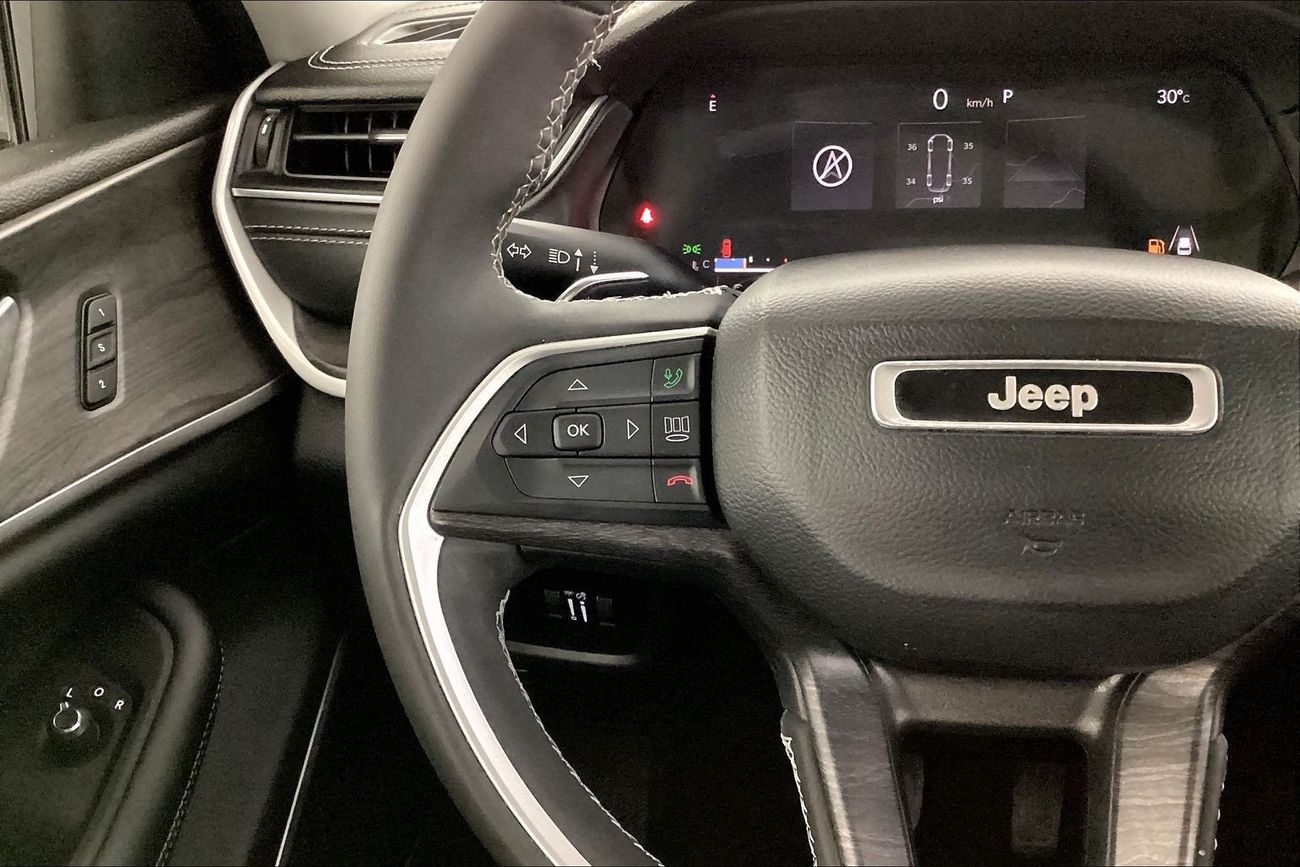 جيب شيروكي Limited | National Day Celebration | شامل الضمان | 0 ﺪﻔﻋﺓ ﺃﻮﻟﻯ