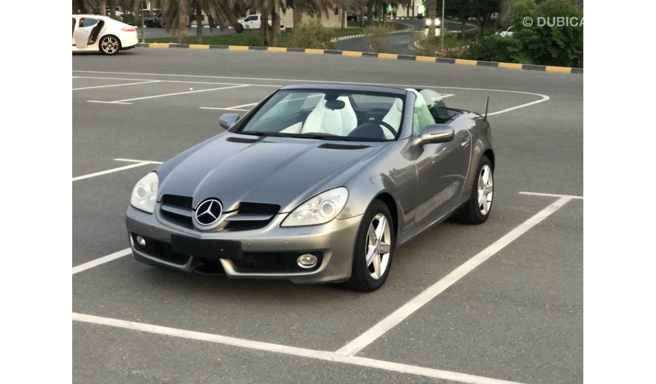 مرسيدس بنز SLK 200 موديل 2009 خليجي حاله ممتازه من الداخل والخارج فل مواصفات