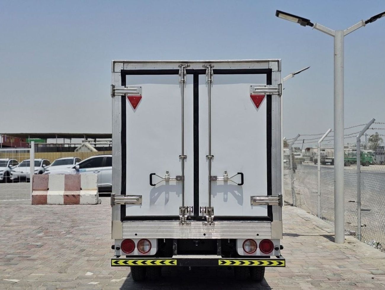 كيا بونغو KIA Bongo K4000 3.0L Turbo Diesel, Pick-up Truck, Dual Compressor -18° to 10° C With Side Door,