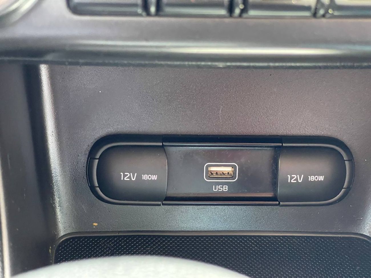 كيا سبورتيج LX / 2.4 V4 / رادار / مساعدة مسار / نقطة عمياء / شاشة كبيرة / جنوط / مكيف خلفي